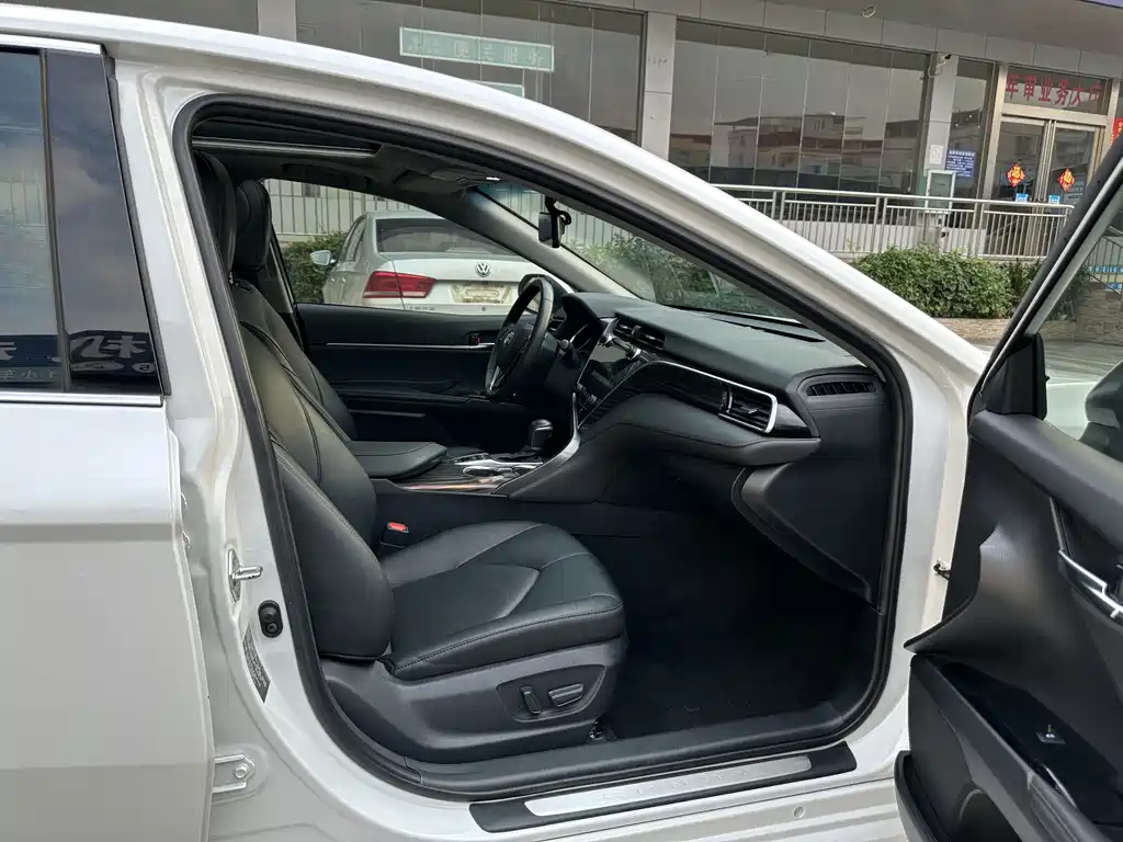 Camry 2019 2.5G Deluxe Edition National VI купить на сайте DeffCars
