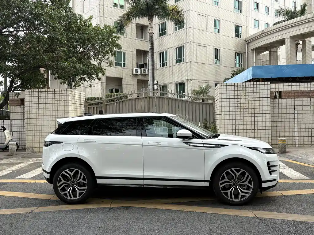 Range Rover Evoque 2023 Evoque L 249PS Deluxe Edition купить на сайте DeffCars