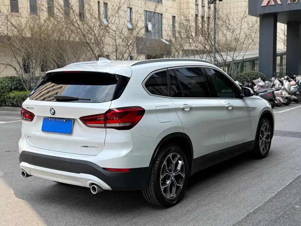 BMW X1 2022 sDrive25Li Leading Model купить на сайте DeffCars