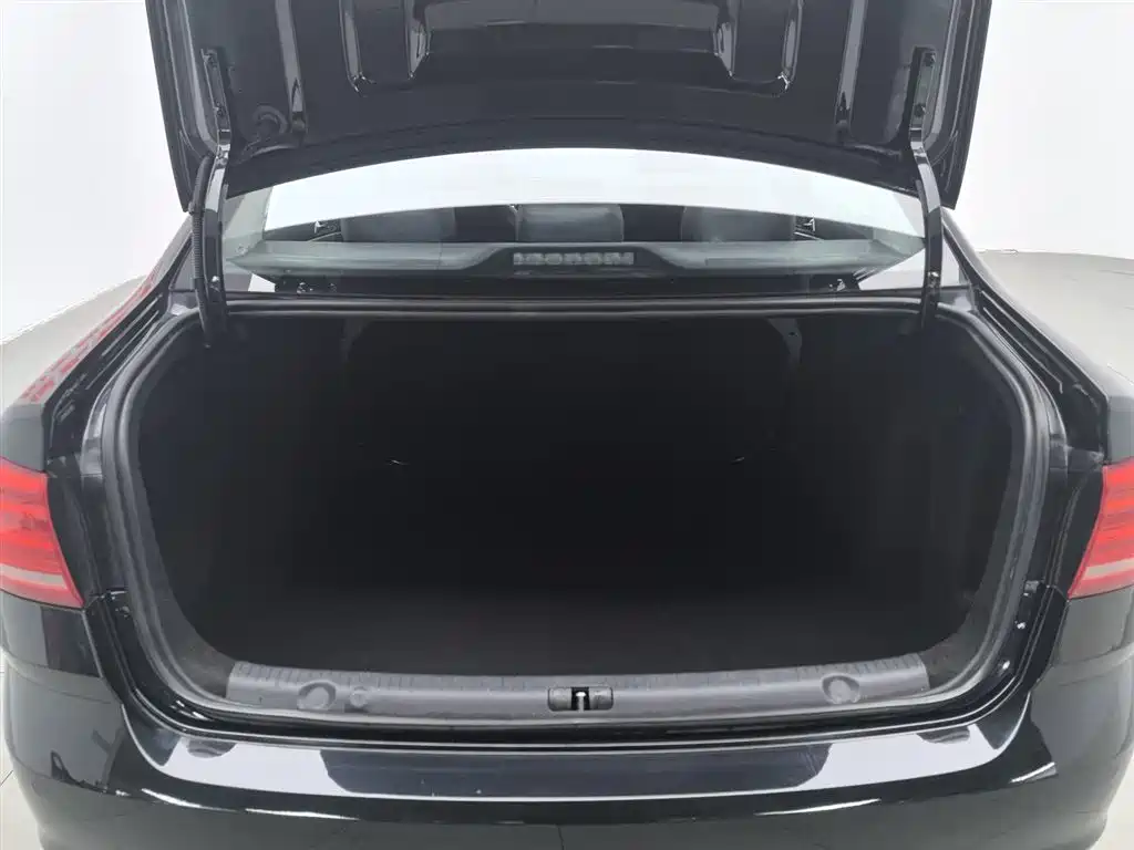 Lavida 2017 1.6L Manual Fashion Edition купить на сайте DeffCars