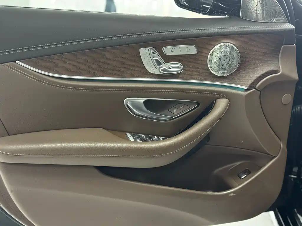 Mercedes-Benz E-Class 2023 E 300 L Luxury Model купить на сайте DeffCars