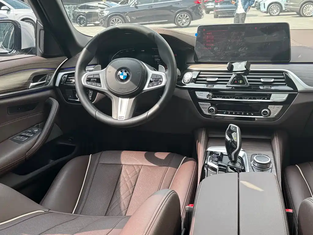 BMW 5 Series 2022 facelift 530Li leading M sports package купить на сайте DeffCars