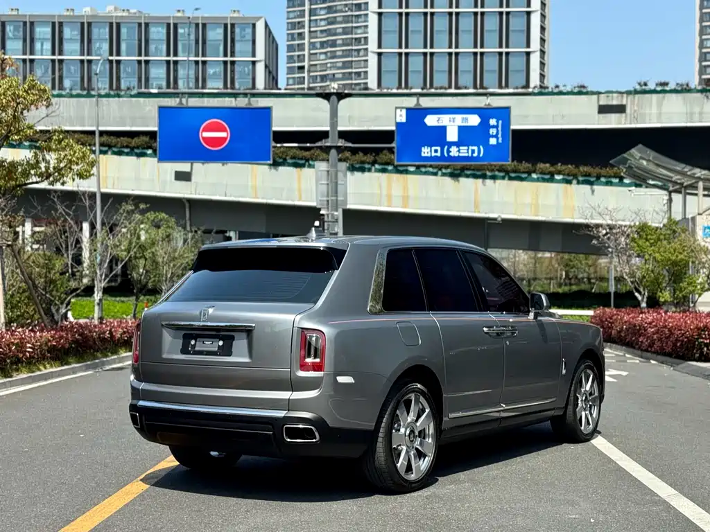 Cullinan 2018 four-seat version купить на сайте DeffCars