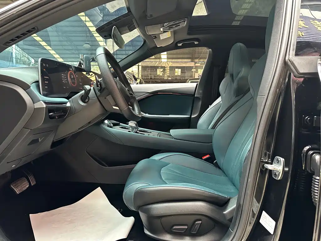 MG7 2023 2.0T Automatic Beauty Hunting Exclusive Edition купить на сайте DeffCars