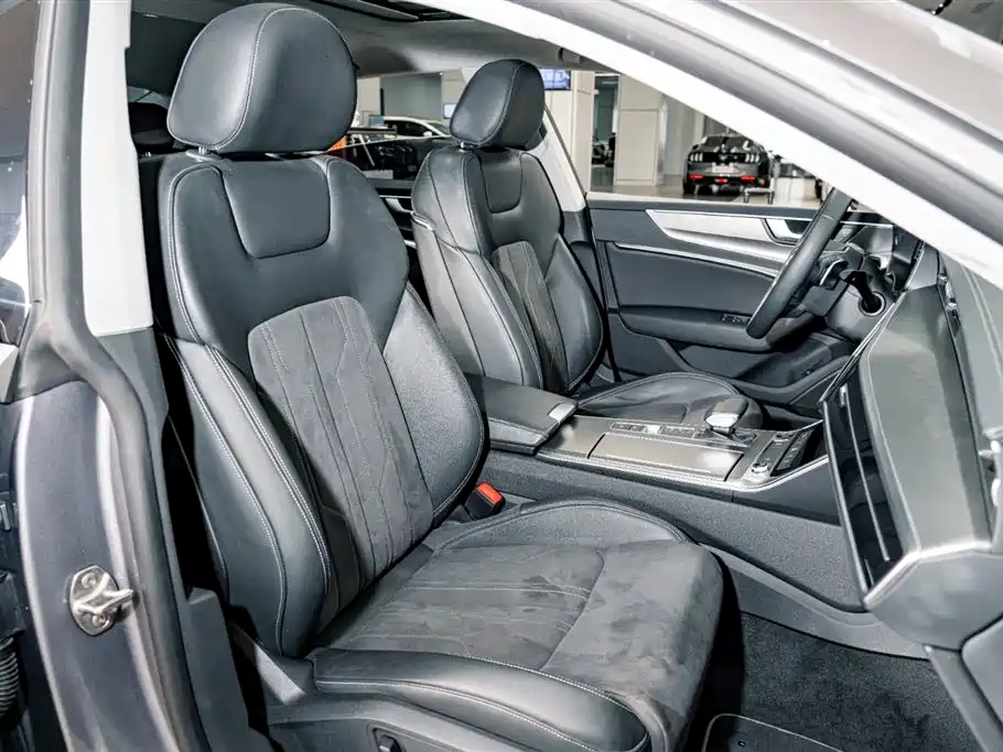 Audi A7L 2024 45TFSI S-line Dream Building Liquid Crystal Package купить на сайте DeffCars