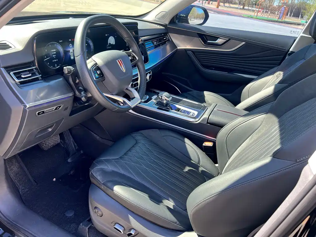 Hongqi HS5 2023 2.0T Qixiang Pro version купить на сайте DeffCars
