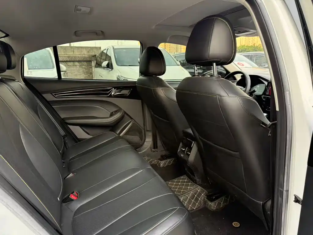 Roewe i5 2021 1.5L CVT Platinum Edition купить на сайте DeffCars