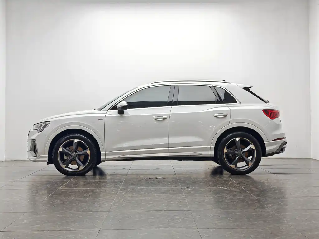 Audi Q3 2020 40 TFSI Fashionable and Dynamic купить на сайте DeffCars