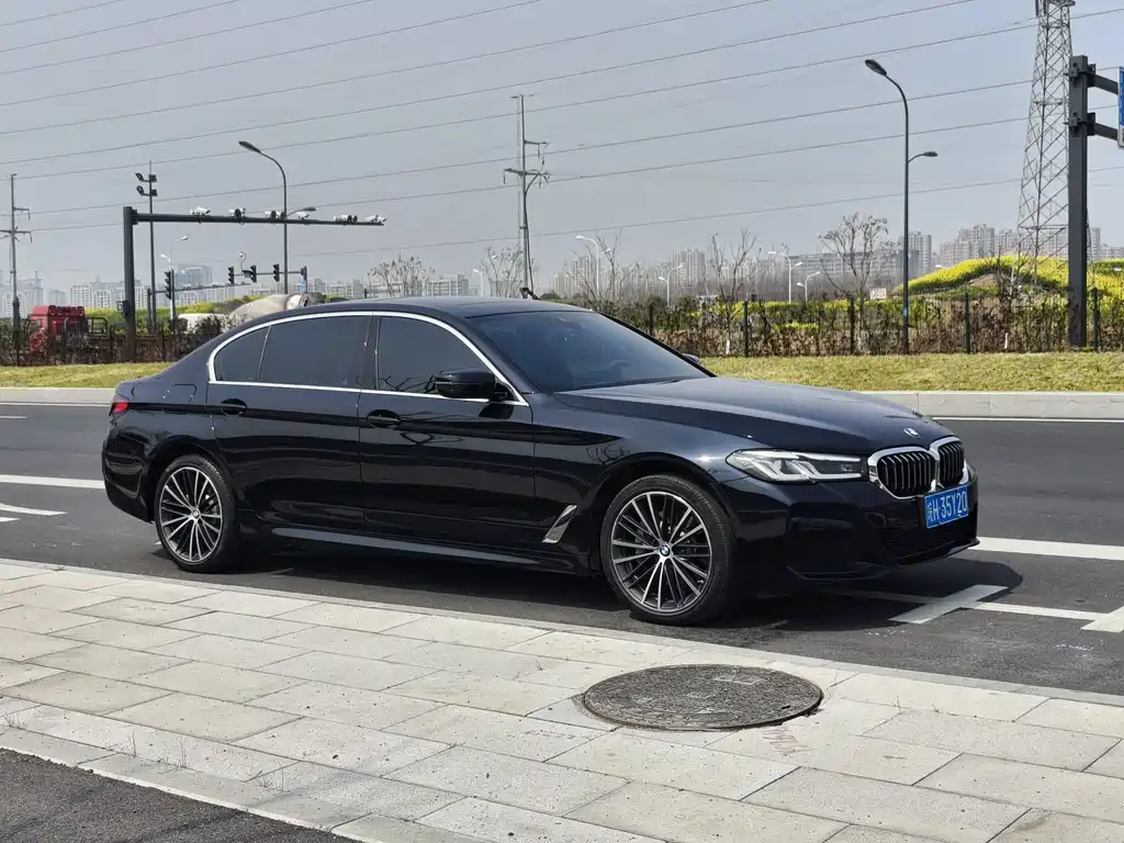 BMW 5 Series 2023 530Li Leading M Sports Package купить на сайте DeffCars