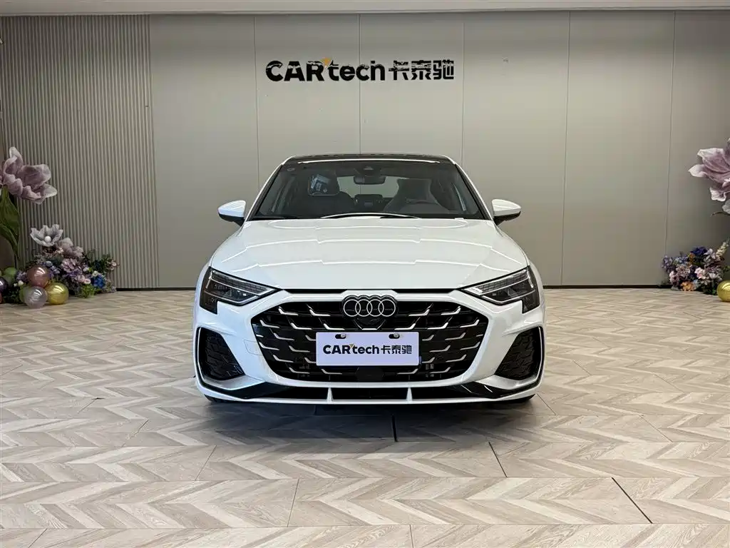 Audi A3 2025 Sportback 35TFSI Flying Spur Exclusive Model купить на сайте DeffCars