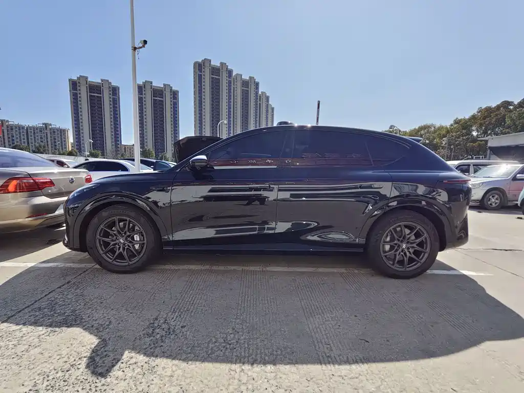 Zhiji LS7 2023 100kWh Lux four-wheel drive version купить на сайте DeffCars