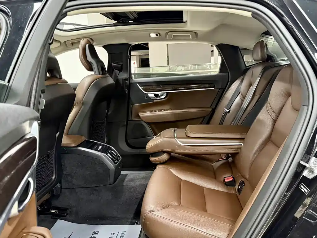 Volvo S90 2018 T4 Zhiyuan Edition купить на сайте DeffCars