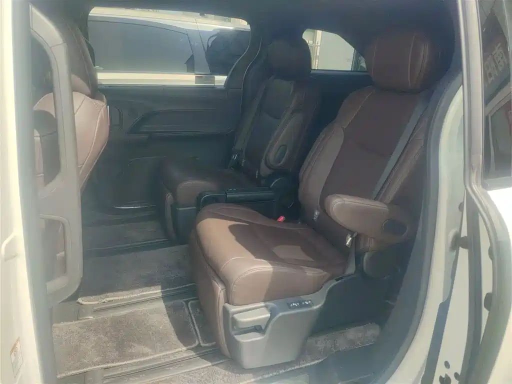 SIENNA 2023 2.5L Hybrid Platinum Edition купить на сайте DeffCars