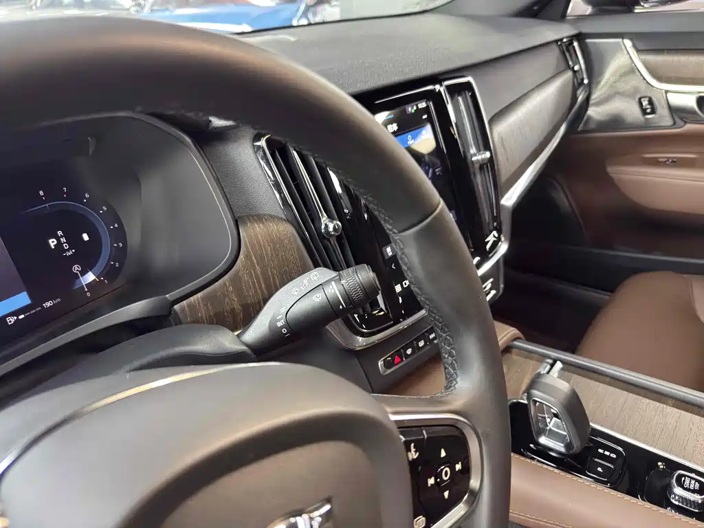 Volvo V90 2024 Cross Country B5 AWD Zhiyuan Edition купить на сайте DeffCars