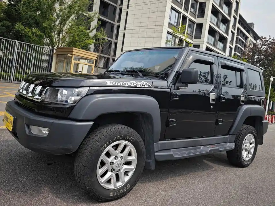 Beijing BJ40 2016 40L 2.0T manual four-wheel drive premium version купить на сайте DeffCars
