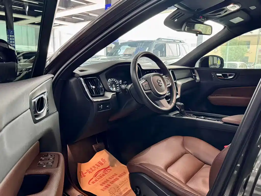 Volvo XC60 2021 T5 four-wheel drive Zhiyi Luxury Edition купить на сайте DeffCars