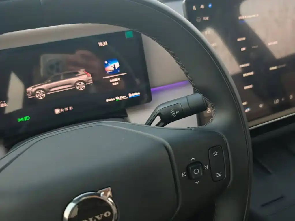 Volvo XC70 plug-in hybrid 2026 model two-wheel drive long range Core купить на сайте DeffCars