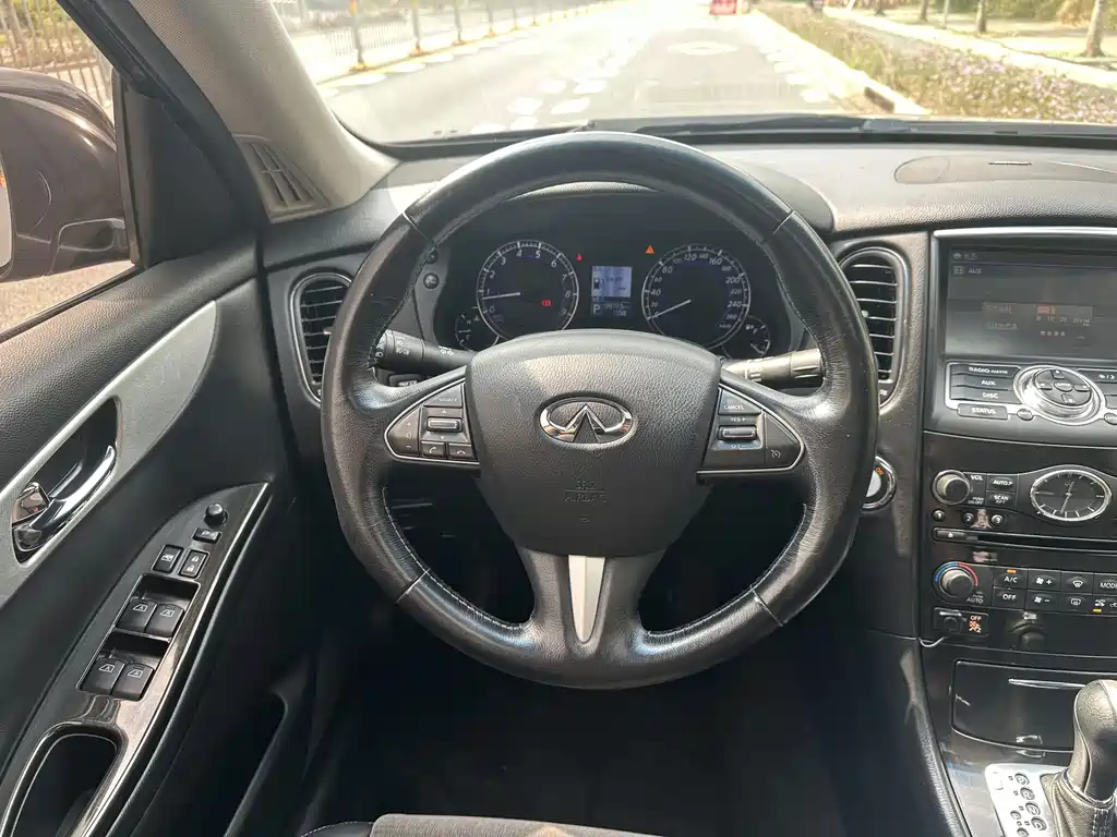 Infiniti QX50 2015 2.5L Comfort Edition купить на сайте DeffCars