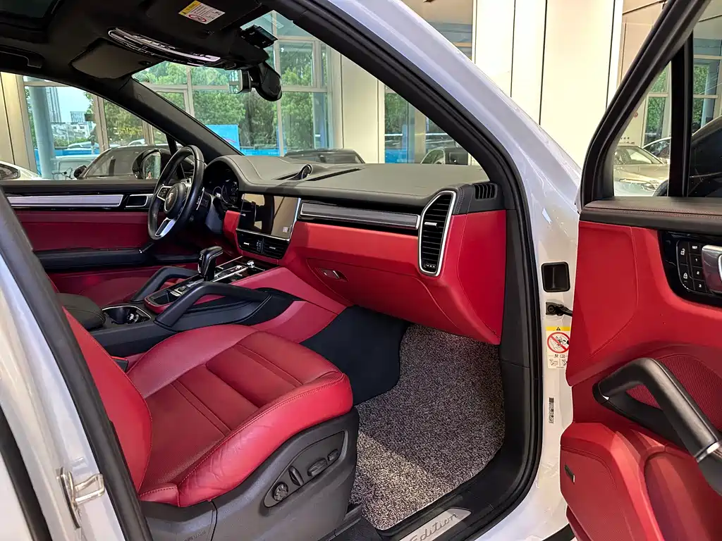 Cayenne New Energy 2023 Cayenne E-Hybrid 2.0T Platinum Edition купить на сайте DeffCars