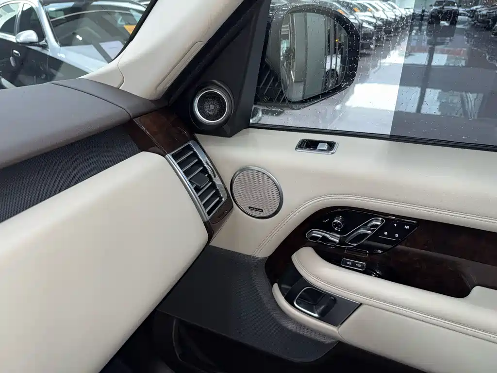 Range Rover 2021 3.0 L6 Legend Extended Classic Edition купить на сайте DeffCars