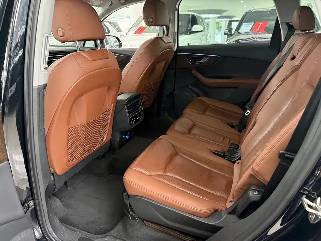 Audi Q7 2021 55 TFSI quattro S line sports version купить на сайте DeffCars