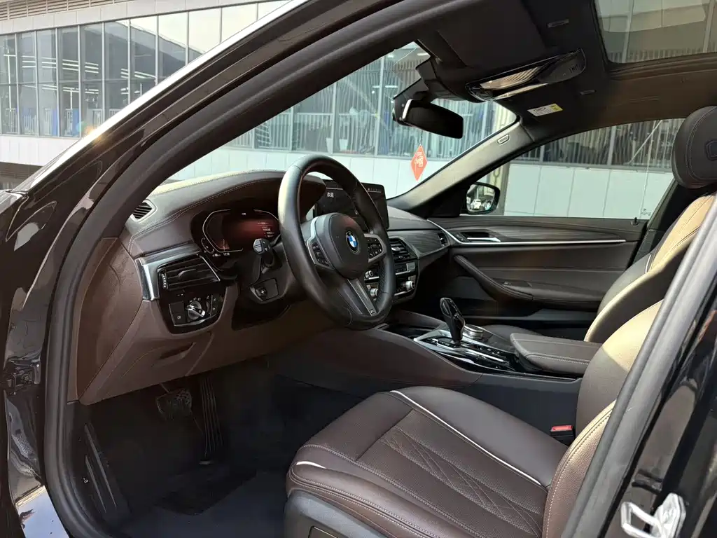 BMW 5 Series 2022 530Li Leading M Sports Package купить на сайте DeffCars