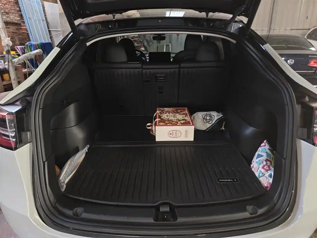 Model Y 2024 rear-wheel drive version купить на сайте DeffCars
