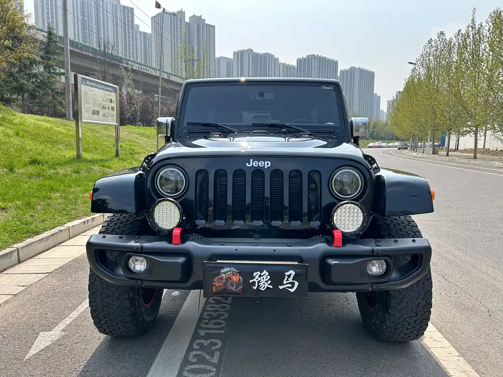 Wrangler 2017 3.0L Sahara four-door comfort version купить на сайте DeffCars