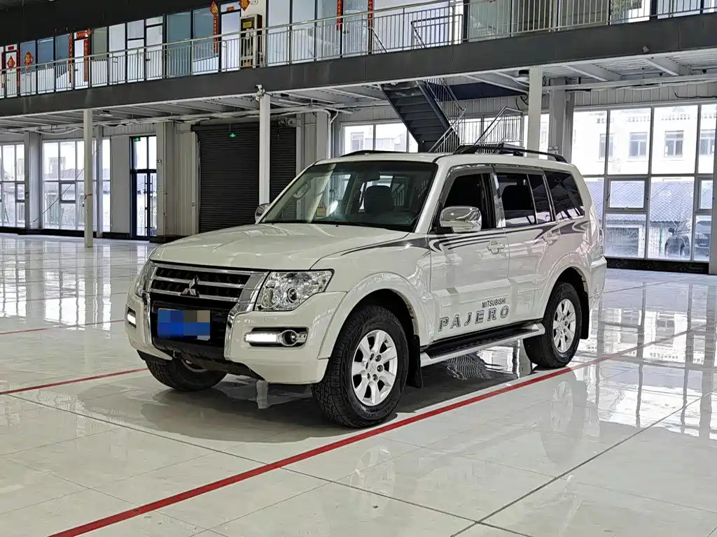 Pajero imported 2018 3.0L automatic standard version купить на сайте DeffCars