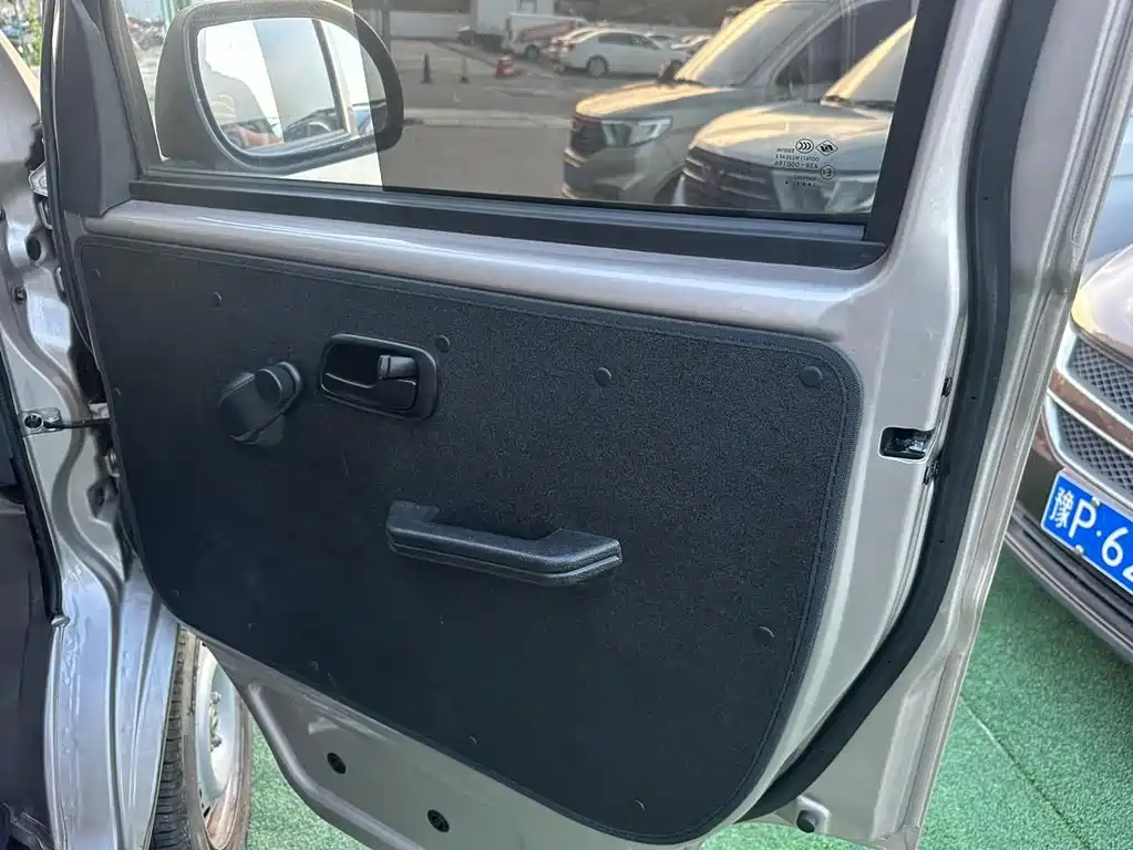 Hiace X30 2023 1.5L business van 2/5 seats air-conditioned version SWC15M купить на сайте DeffCars