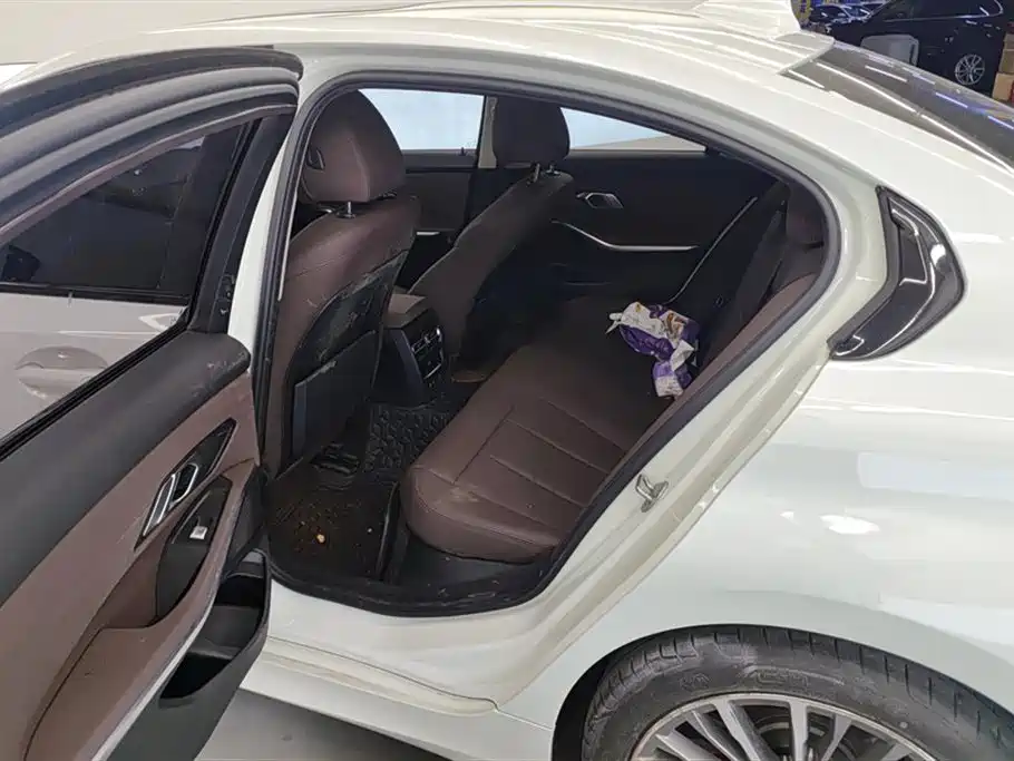 BMW 3 Series 2021 320i Sports Package купить на сайте DeffCars