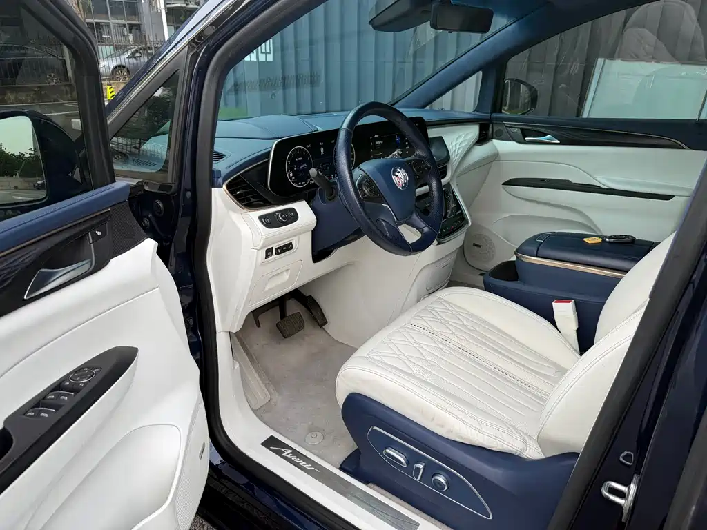 Buick GL8 2020 Avenir Four Seater Exclusive Edition купить на сайте DeffCars