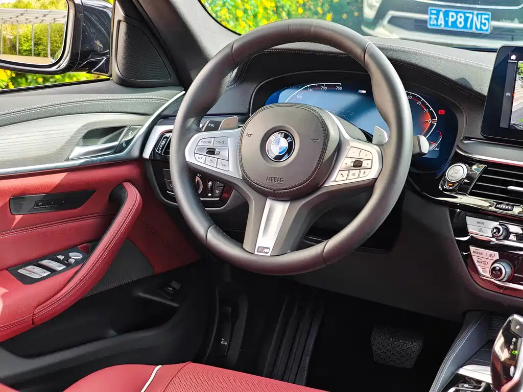 BMW 5 Series 2023 530Li Leading M Sports Package купить на сайте DeffCars