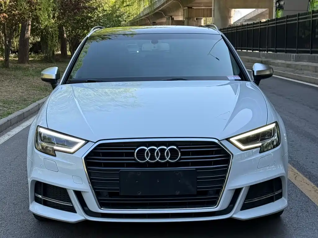 Audi A3 2017 Sportback 40 TFSI sporty купить на сайте DeffCars