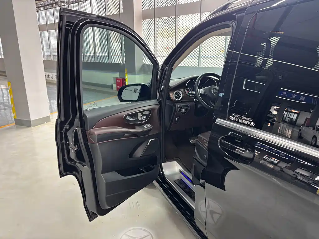 Mercedes-Benz V-Class 2022 V 260 L Long Wheelbase Premium Edition купить на сайте DeffCars