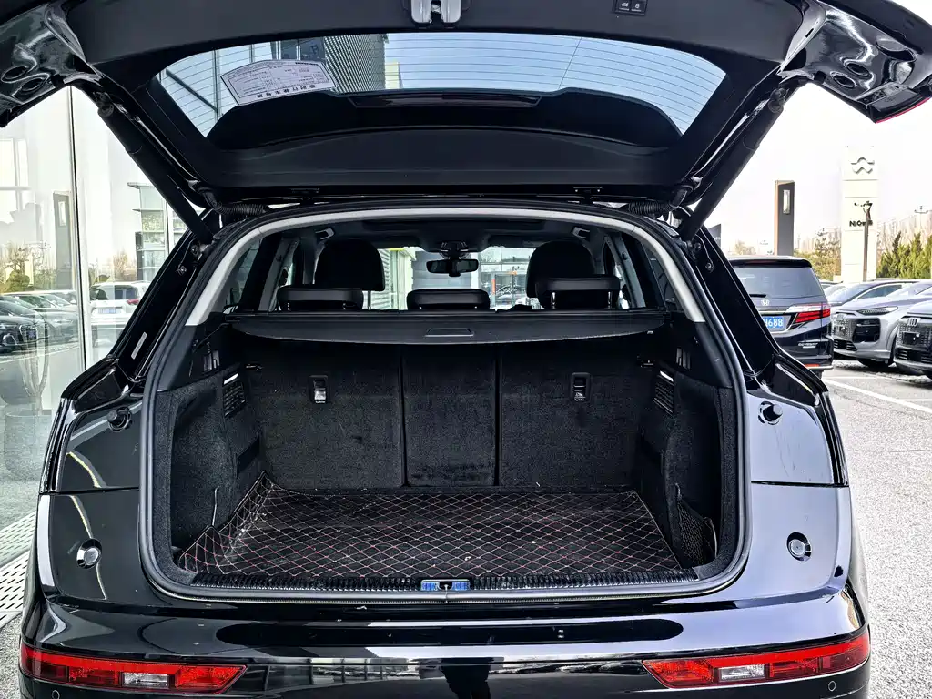Audi Q5L 2020 40 TFSI enjoys fashionable style купить на сайте DeffCars
