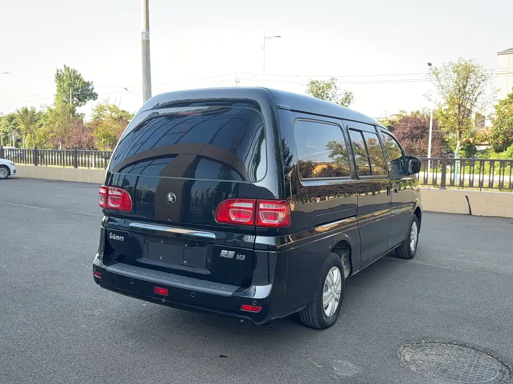Lingzhi 2023 M5L 1.6L Comfortable 9-seater купить на сайте DeffCars