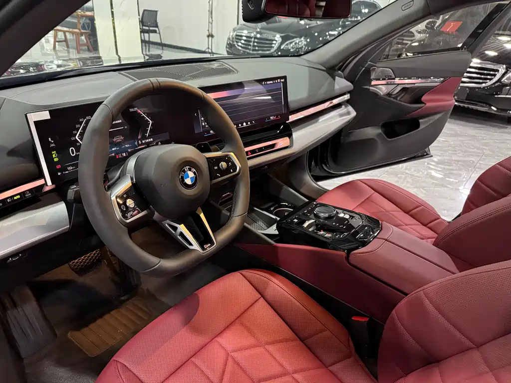 BMW 5 Series 2026 530Li Leading M Sports Package купить на сайте DeffCars