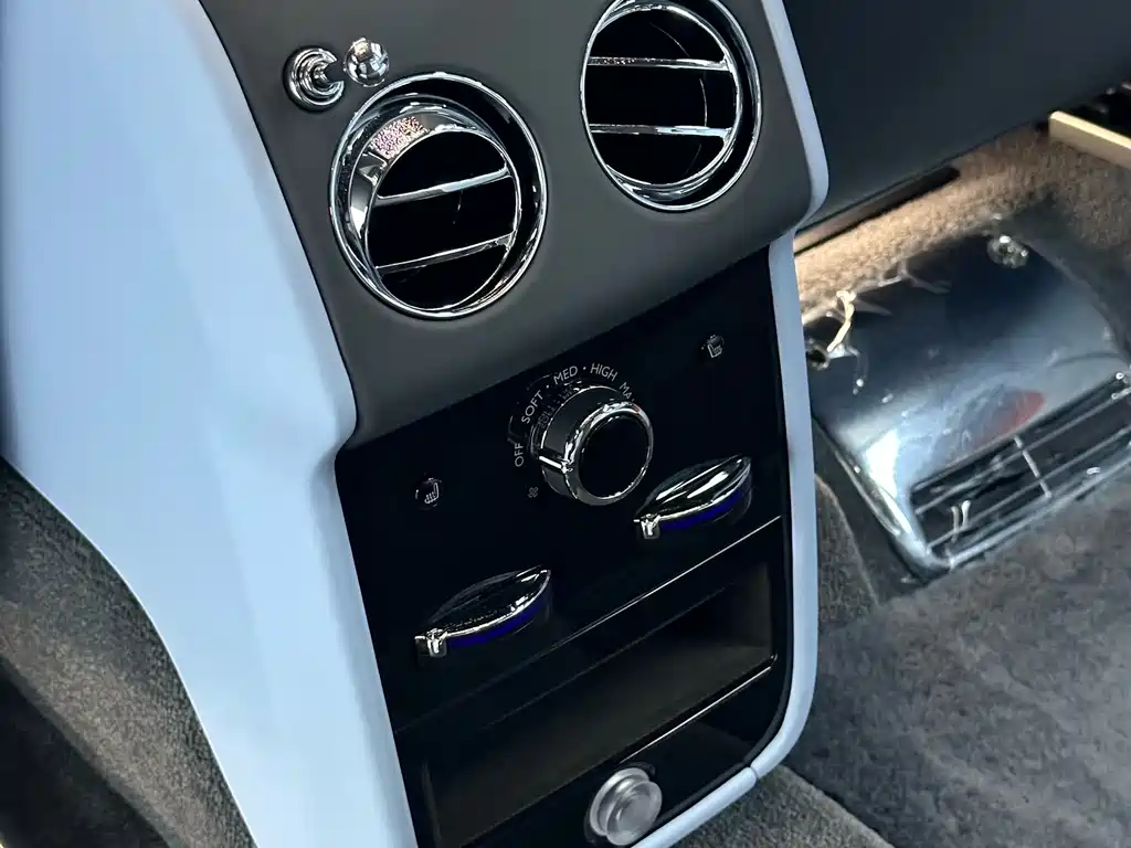 Cullinan 2024 Black Badge купить на сайте DeffCars