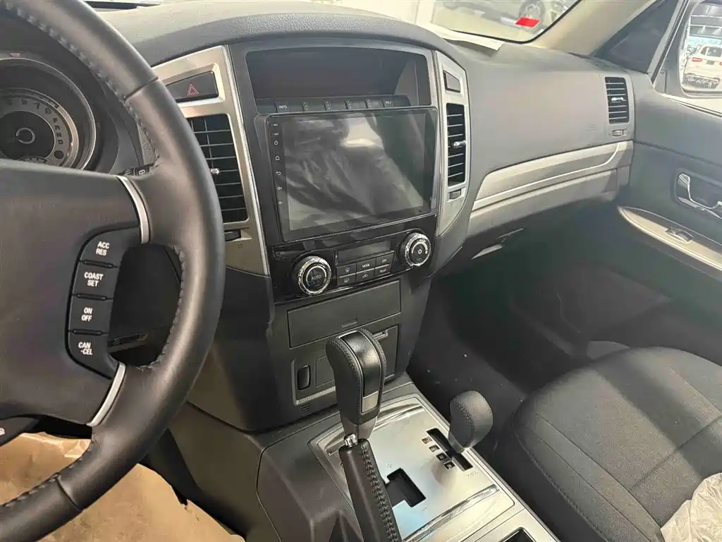 Pajero imported 2020 3.0L automatic standard version купить на сайте DeffCars