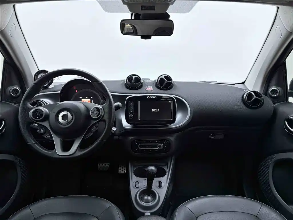 smart fortwo 2018 0.9T 66kW hard top version National V купить на сайте DeffCars