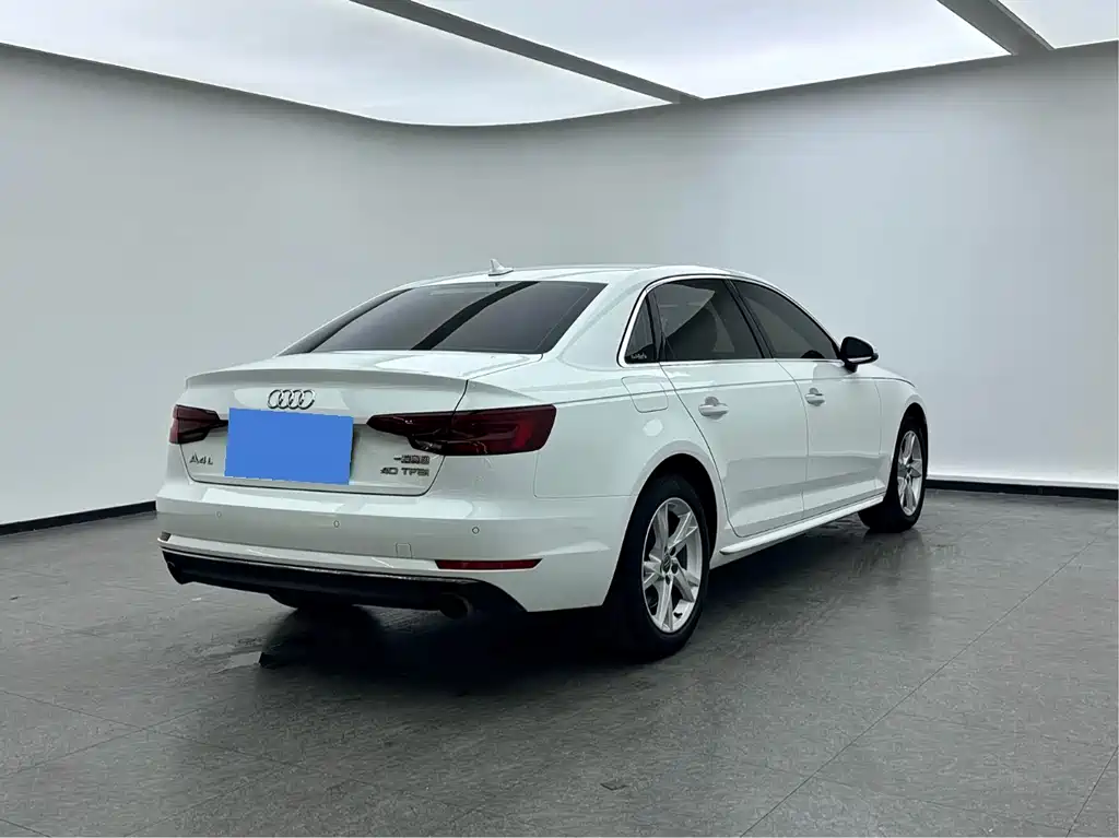 Audi A4L 2018 30th Anniversary Model 40 TFSI Enterprising купить на сайте DeffCars