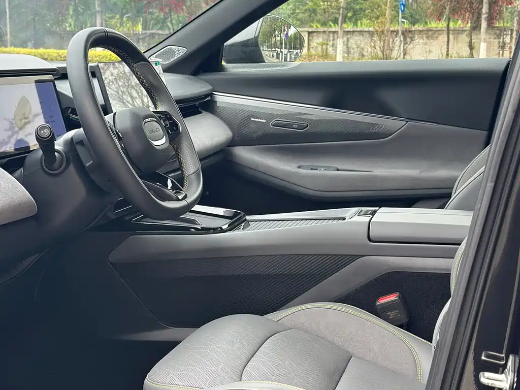 Lynk & Co 08 EM-P 2025 model 120km long battery life Pro купить на сайте DeffCars