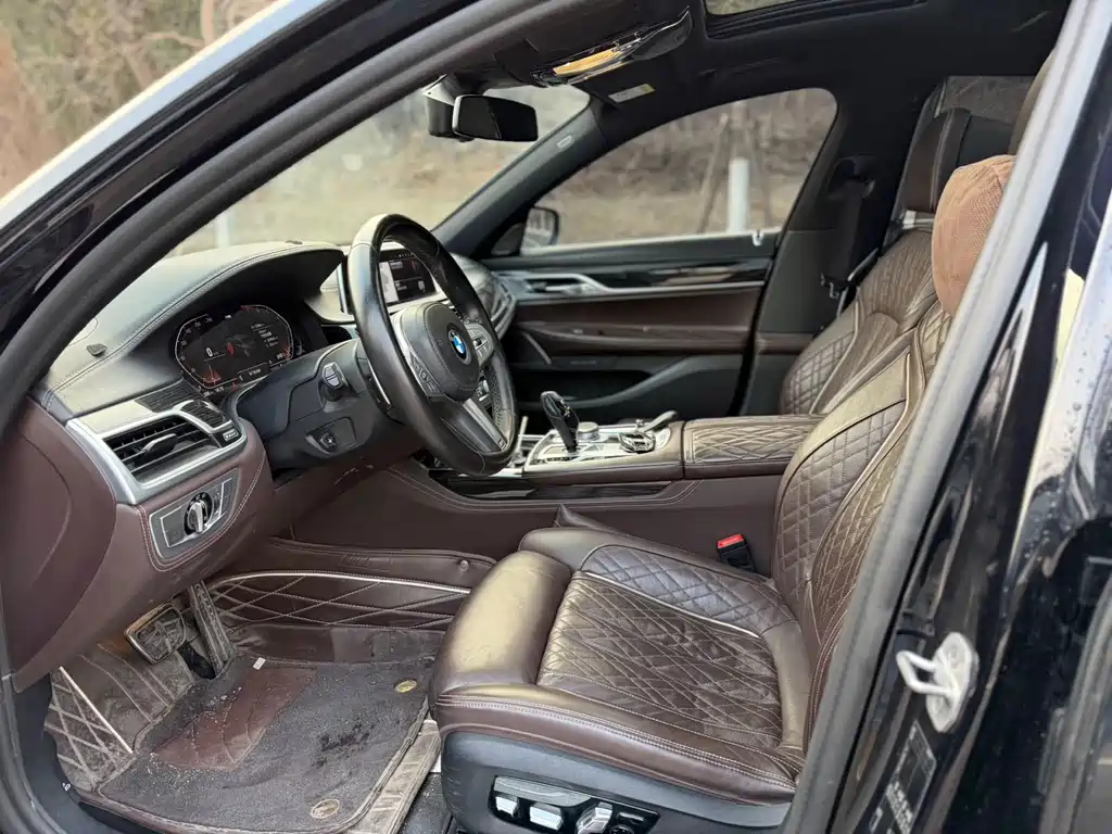 BMW 7 Series 2021 740Li Leading M Sports Package купить на сайте DeffCars