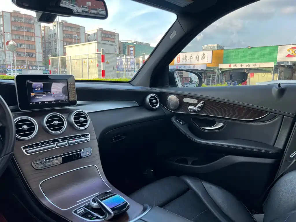 Mercedes-Benz GLC 2017 GLC 300 4MATIC Dynamic купить на сайте DeffCars