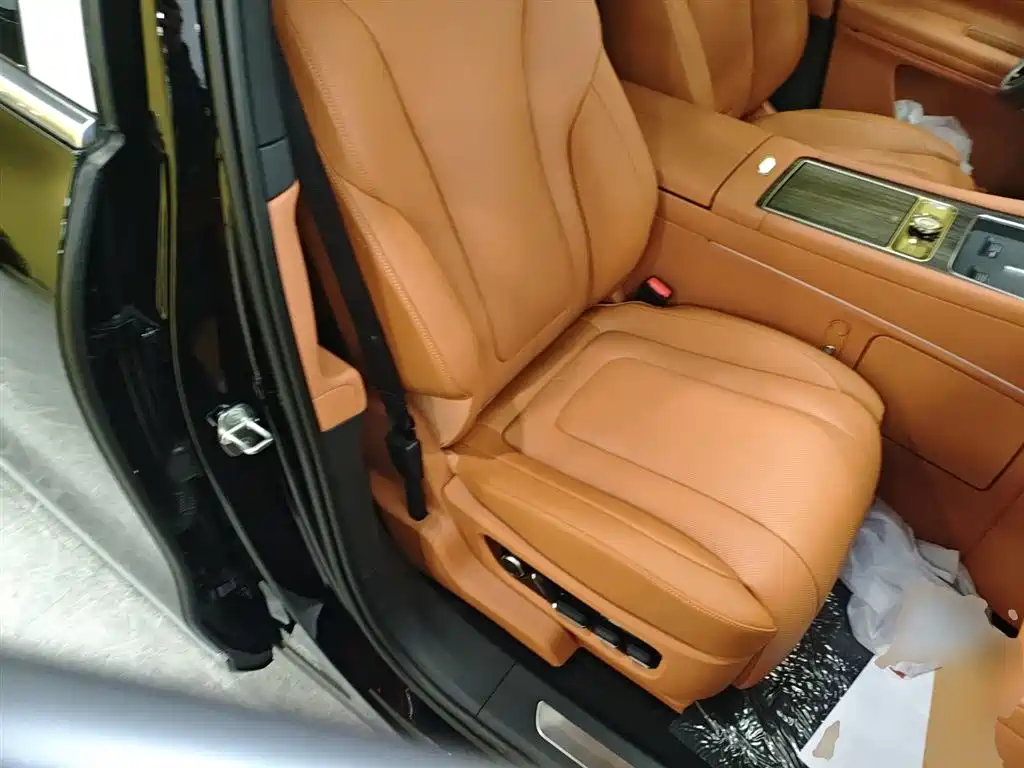 Wenjie M9 2025 extended range Ultra version 52kWh 6-seater version 192-line lidar) купить на сайте DeffCars