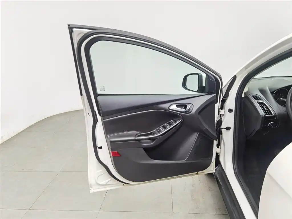 Focus 2020 hatchback classic 1.5L automatic fashion model купить на сайте DeffCars