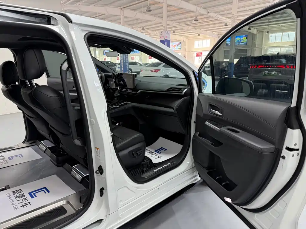 SIENNA 2023 2.5L Hybrid Premium Edition купить на сайте DeffCars