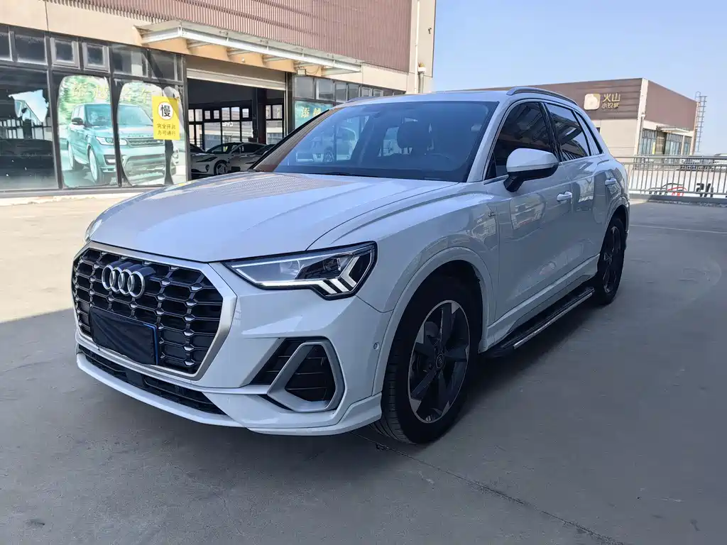 Audi Q3 2023 35 TFSI Fashionable and Dynamic (1.5T) купить на сайте DeffCars