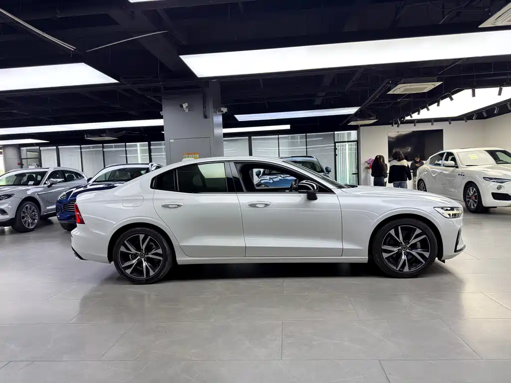 Volvo S60 2022 B4 Zhiyuan Sports Edition купить на сайте DeffCars